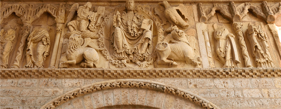 Detalle del pórtico, iglesia de Santiago, románico español, Carrión de los Condes, Palencia